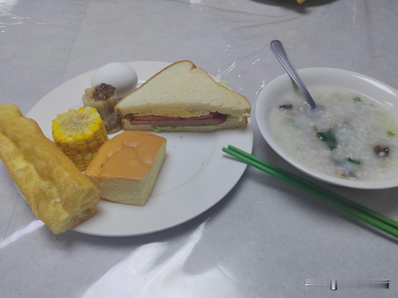 昨天下午厨房门口的小黑板上写着，POB 06：00，8月12。我寻思着早上6点离
