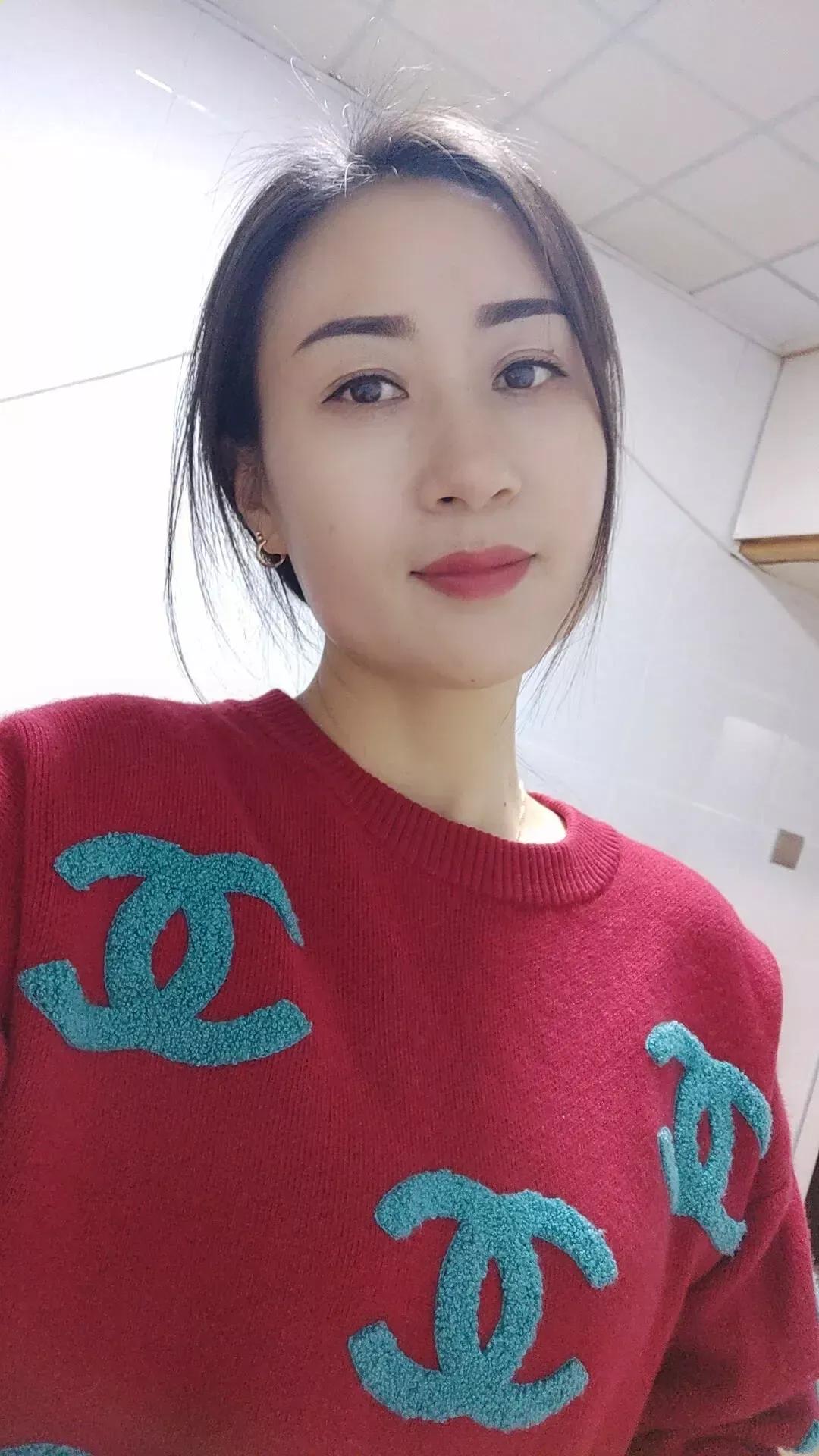 任何人的成功都不是偶然，必然有这样那样的不为人知的原因和理由，就像他。

他就是