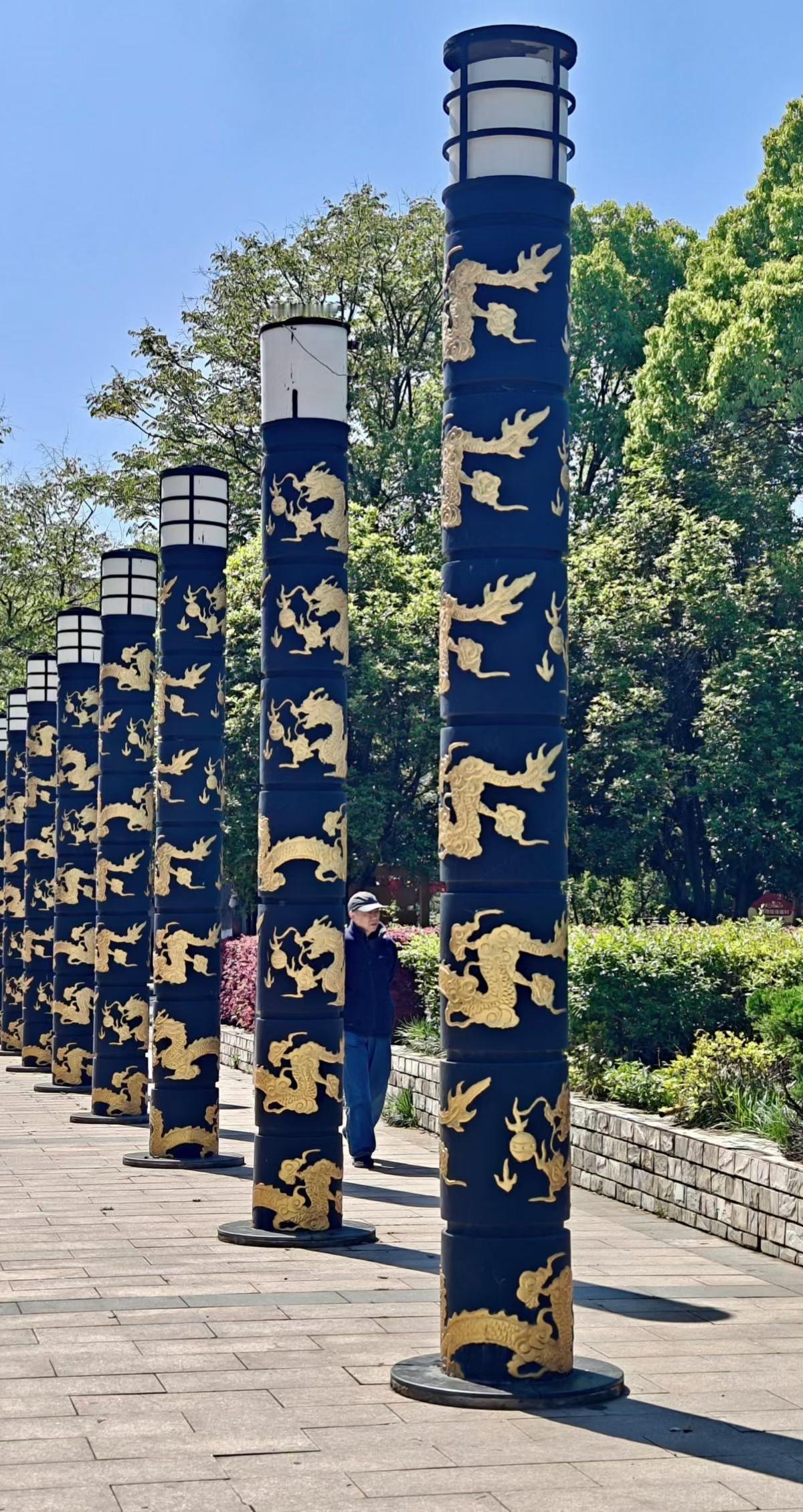 前半生很善良的人，后半生基本上都很无情
 
身边总有这样的人，前半生心软善良，对