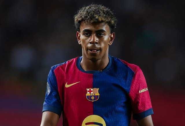 亚马尔愤怒原因曝光：不满55岁巴萨助教多嘴！两人隔空抱怨18岁的亚马尔，再次成为