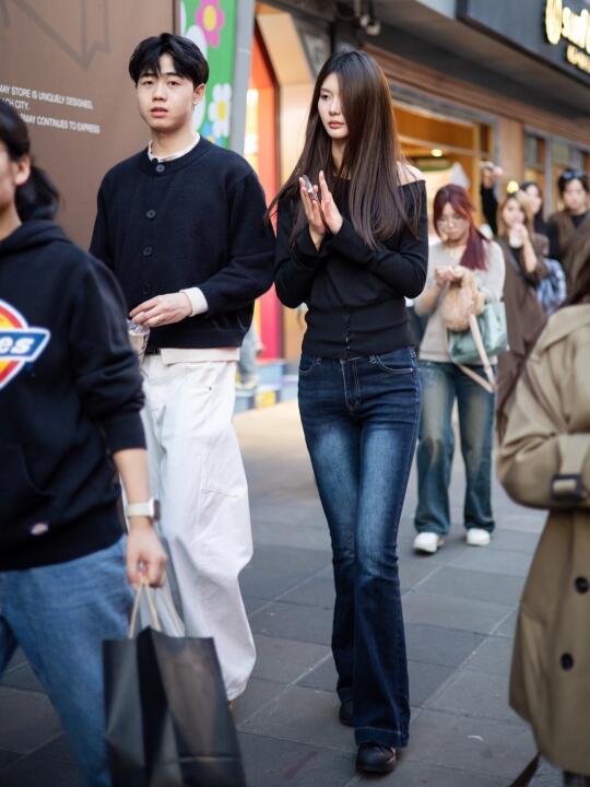 上海街拍｜街头的气质女孩