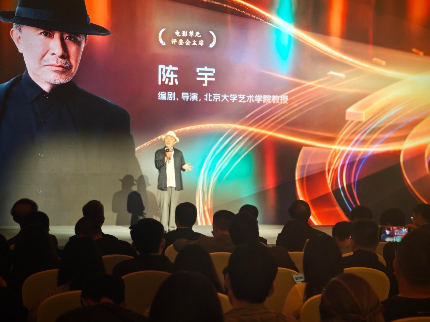 陈宇帮助理追星王阳谁不想拥有陈宇这样的神仙老板！贴心帮助理圆梦追星，促成和王阳同