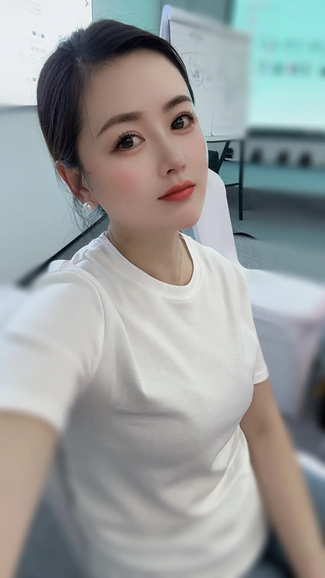 别因为一句话爱一个人，别因为一件事恨一个人 ！