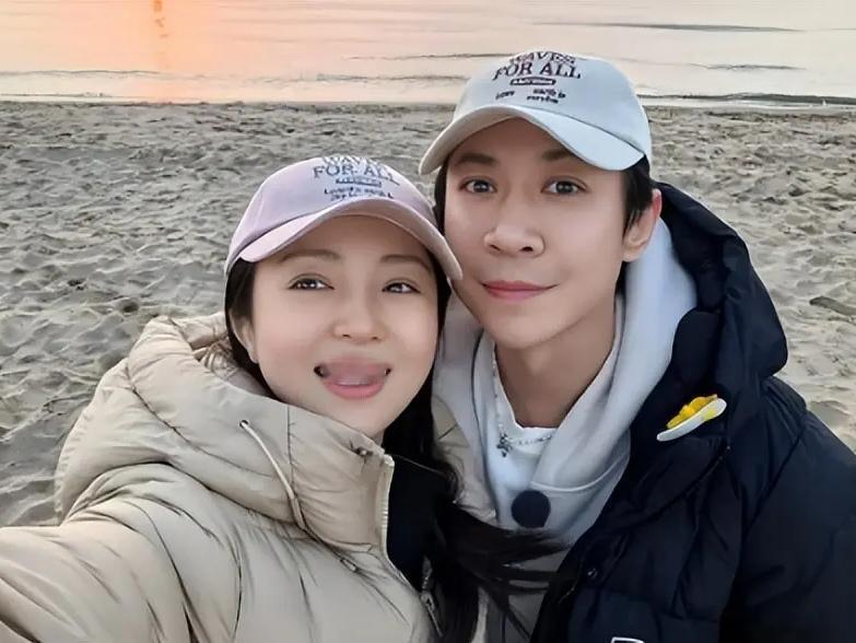 张维伊火了，董璇心里松了口气

原本两人的婚姻，从开始就被质疑，姐弟恋不说，张维