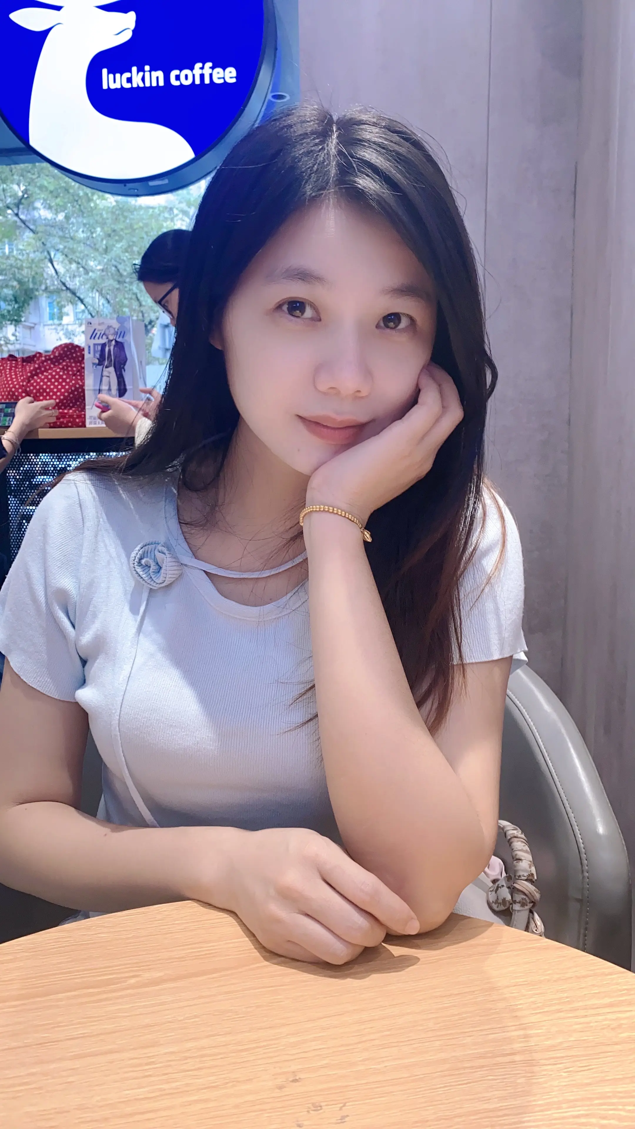 宝，忘了她，姐姐給你一个家😂😂