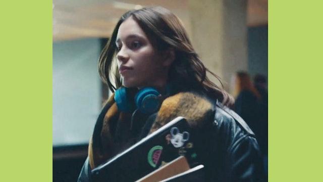 近日，迪士尼（Disney+）发布的一则圣诞广告引发了社交媒体争议。问题集中在广