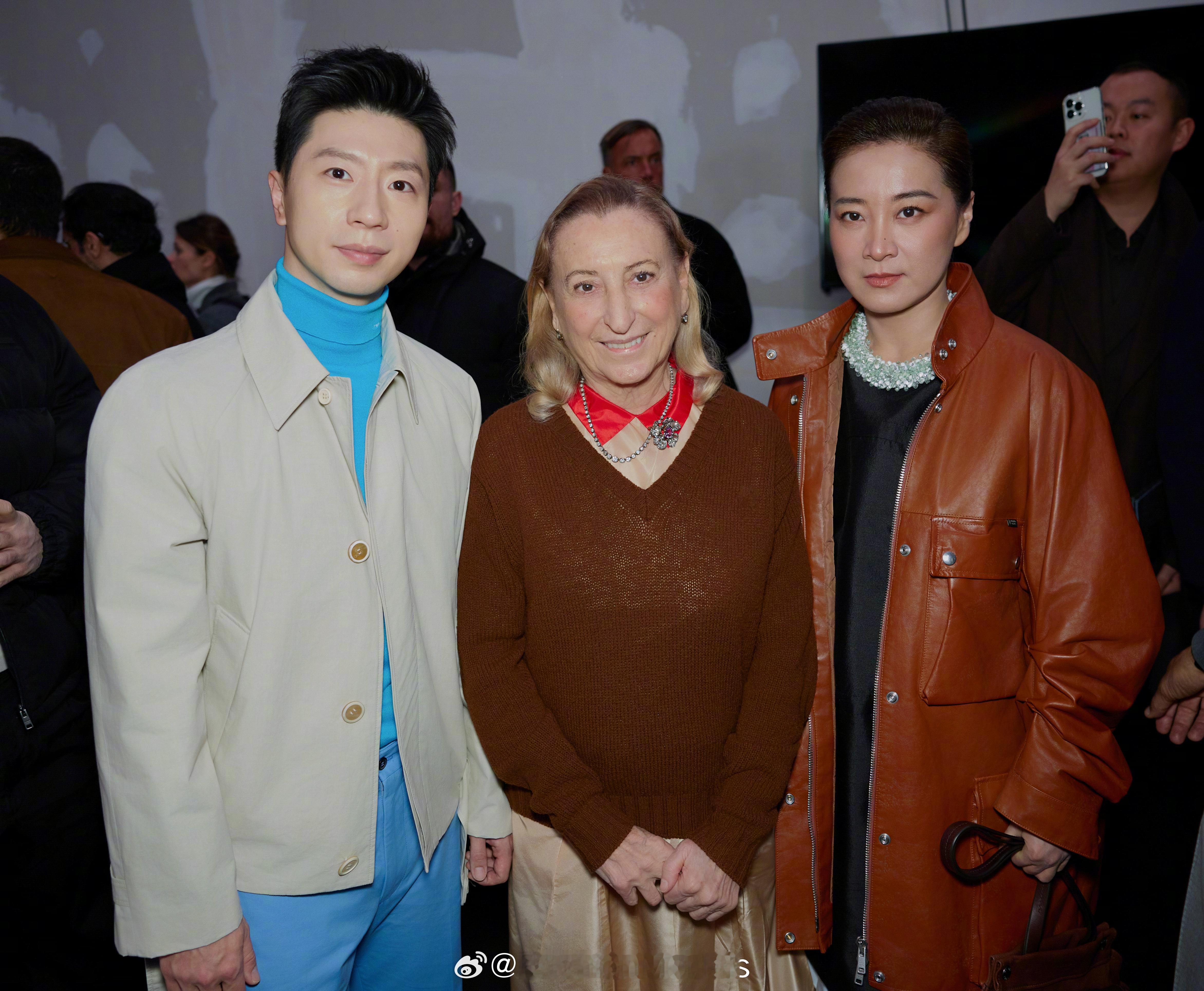 马龙、贾玲与Miuccia Prada女士在秀后留影～ 