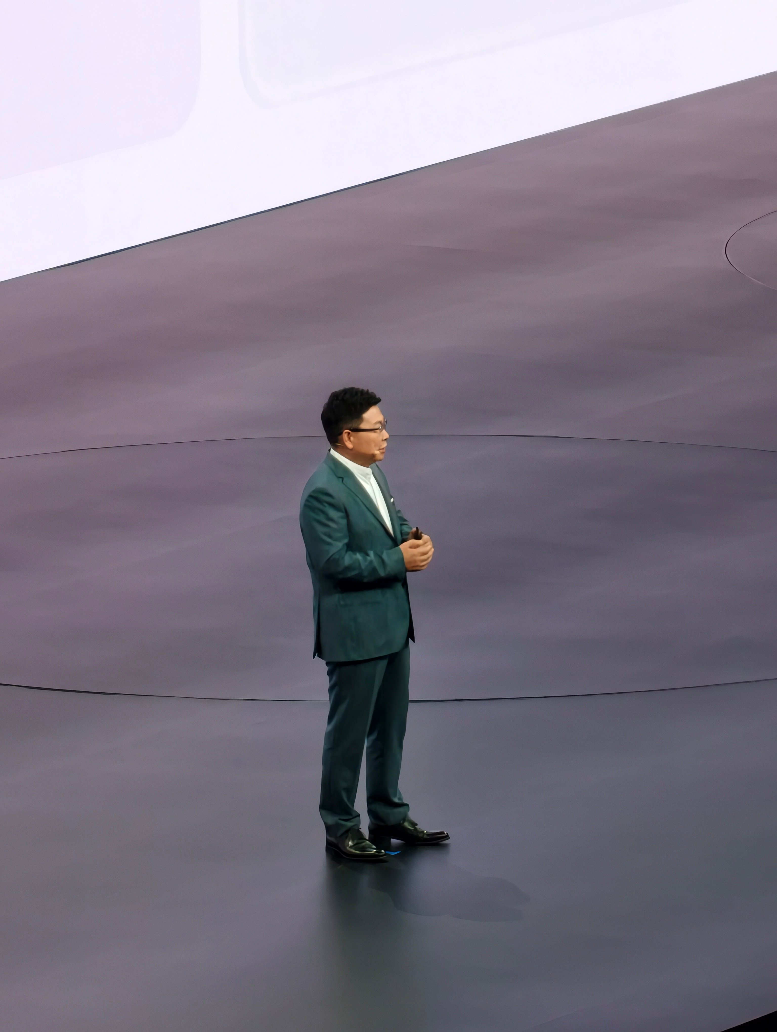 鸿蒙智行春季新品发布会余总登场啦！介绍了鸿蒙智行最近的成绩鸿蒙智行一季度交付量1