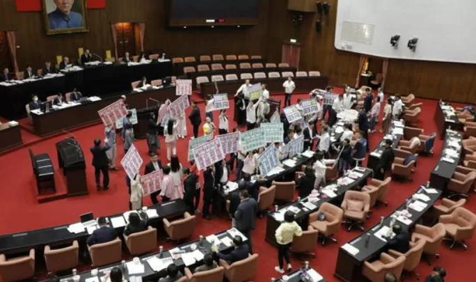 立院确定延会到明年1月31日  59：49表决通过

民众党团提案本会期延至明年