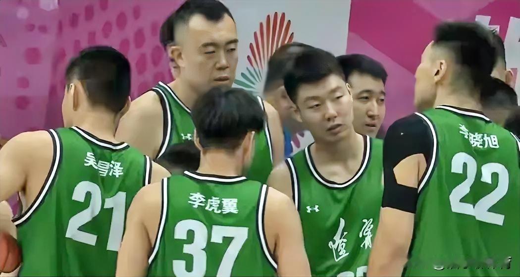 韩德君不退役下赛季继续征战cba？辽篮的这个做法真的有点让人看不懂。
据媒体报道