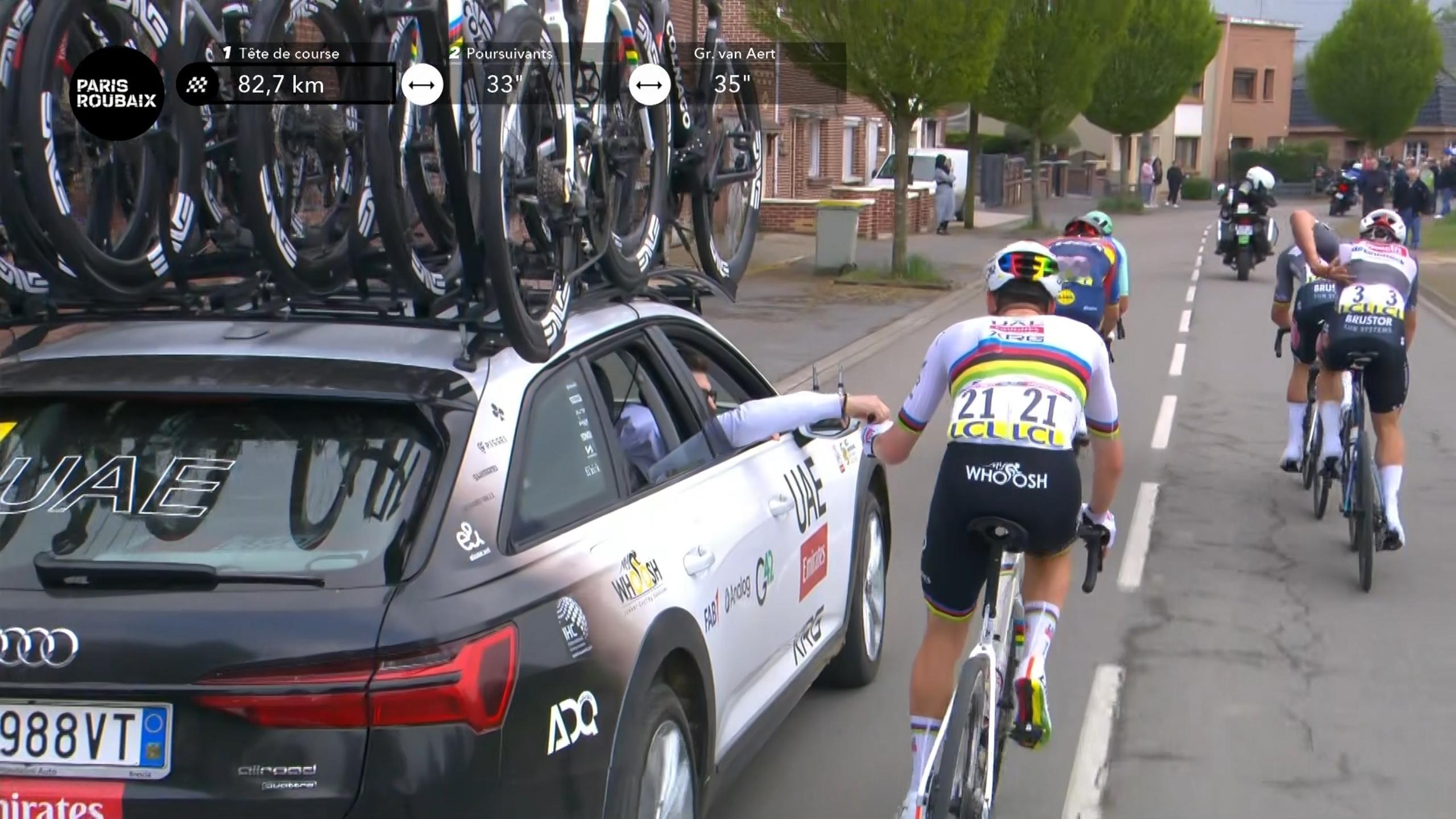 波加查昨天一度像是要抽筋，后来从队车拿了补给之后又好了。对此，车队解释：是盐丸。