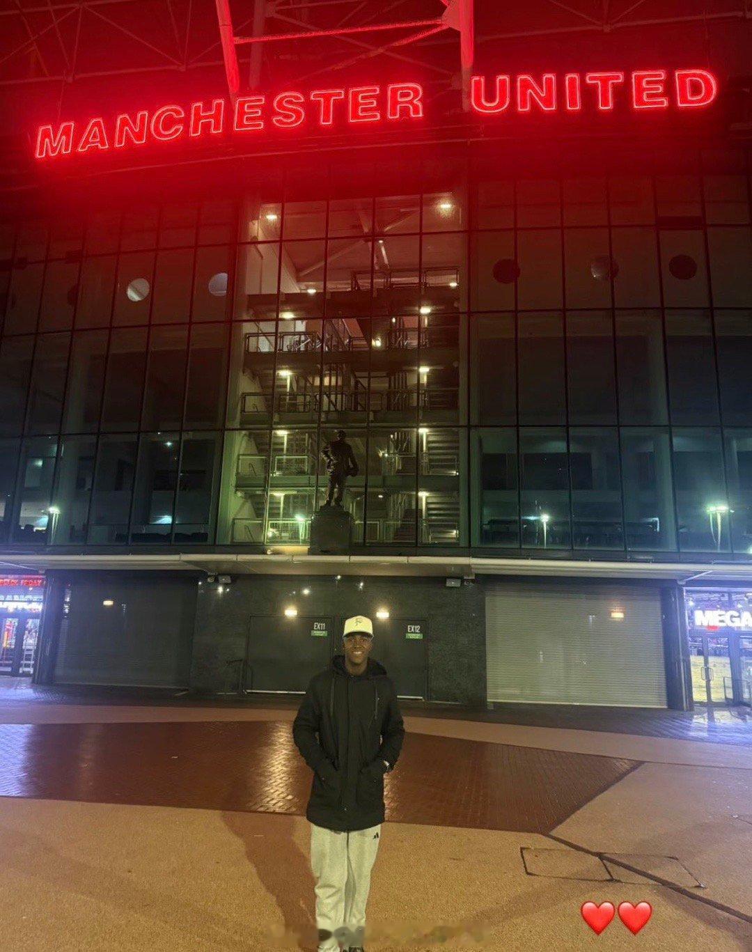 曼联新签小天才夜访老特拉福德 