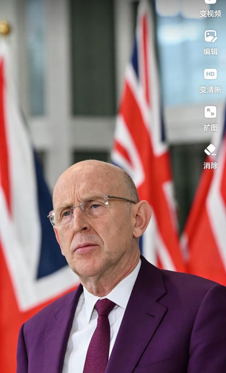 这英国防长真是口气不小！

约翰·希利竟然公开喊话，说要亲手“抓捕俄总统”并将他