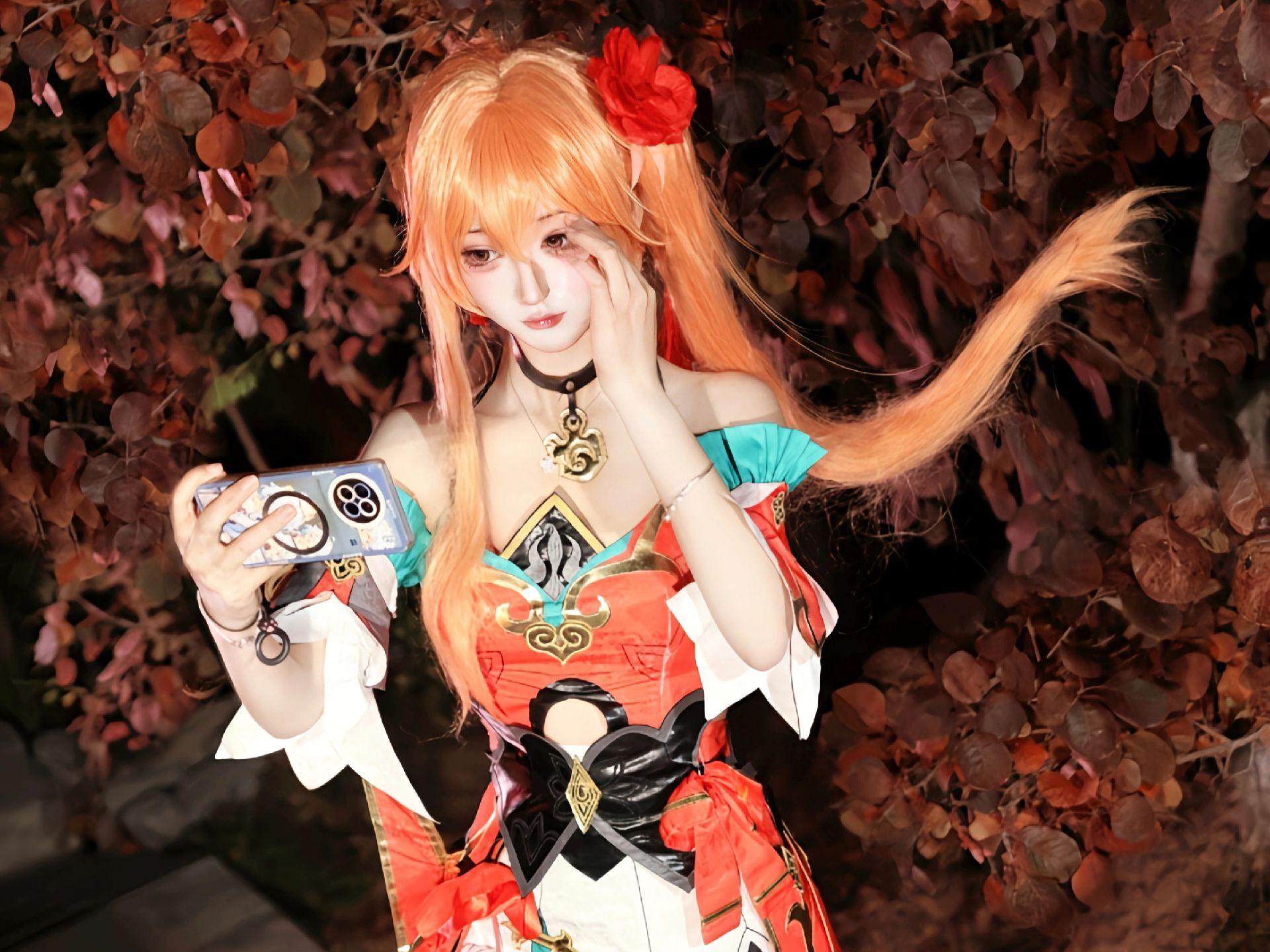 当你玩手机时  摄影按下快门就会…