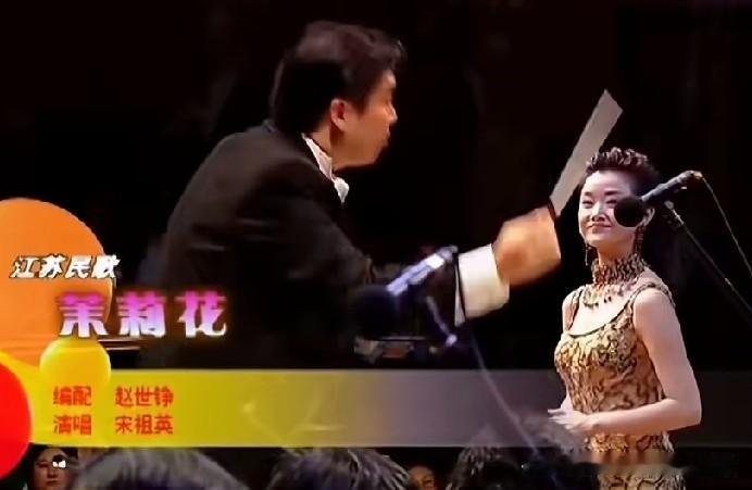 茉莉花呀茉莉花，好一朵美丽的茉莉花，芬芳美丽满枝丫，又香又白人人夸。让我来将你摘