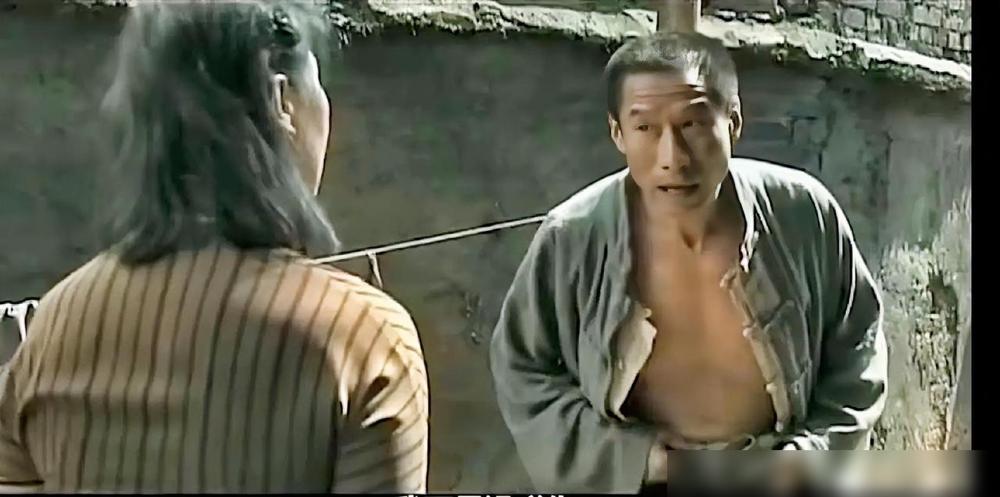 《狼烟北平》里，文三经常光顾的寿长街，那里的暗娼一晚3毛钱的价格有点高了吧！
