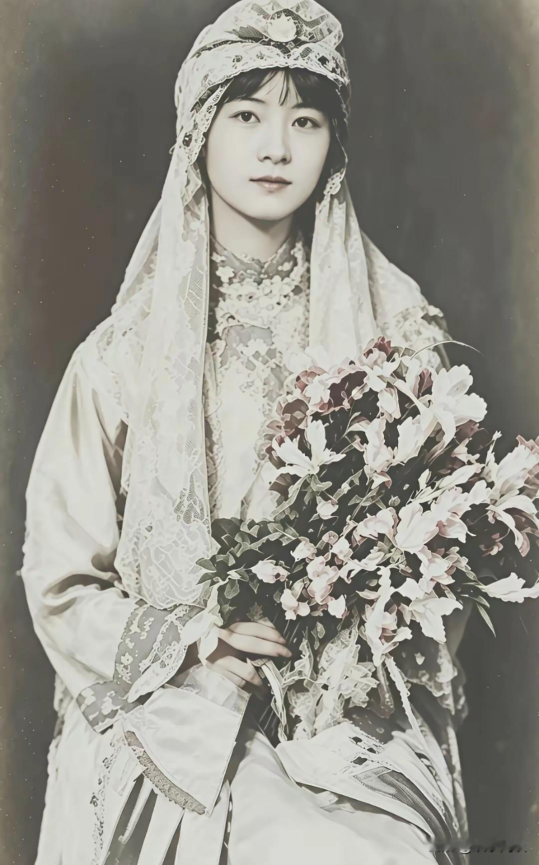 一张十分难得的老照片！1928年，24岁的他，这张肖像当年刊登在国外上流社会的报