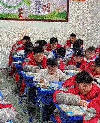 当我意识到内娱偶像剧的男女主都可以用嘉豪和嘉欣来套公式的时候