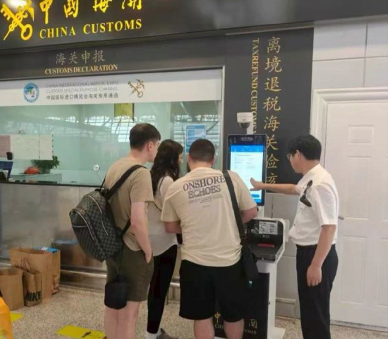 据上海海关消息，今年前5个月，上海口岸累计完成离境退税20.1万票，涉及退税商品