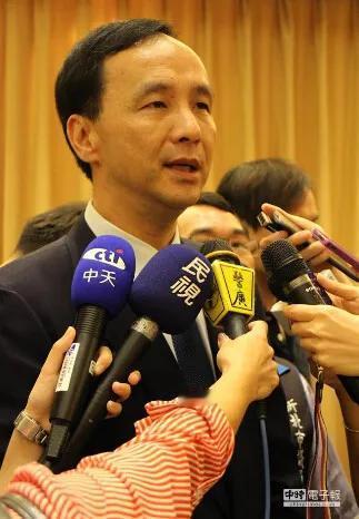 近日，国民党朱立伦、侯友谊等在我们宣布军演之后发表声明，指责大陆军事“威胁”台湾