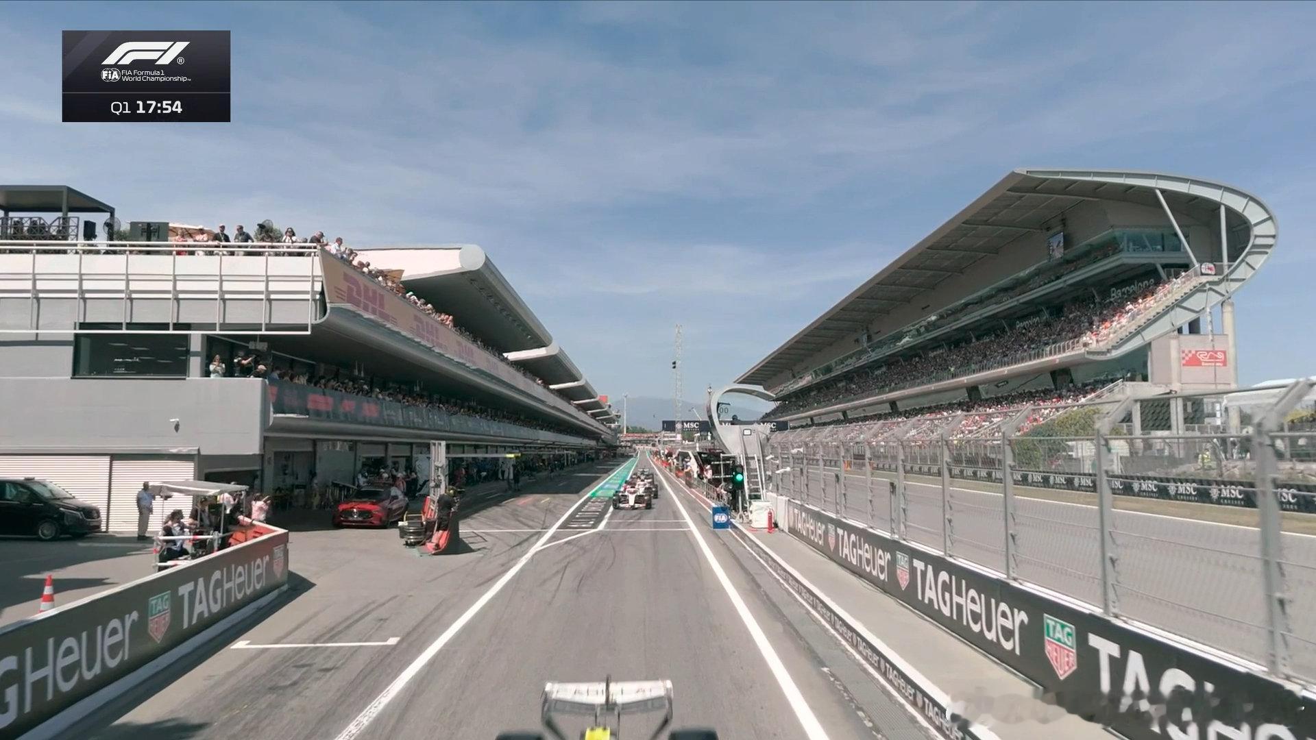 2026F1巴塞罗那大奖赛 排位赛正式开始！车手们陆续驶入赛道F1  cr：F1