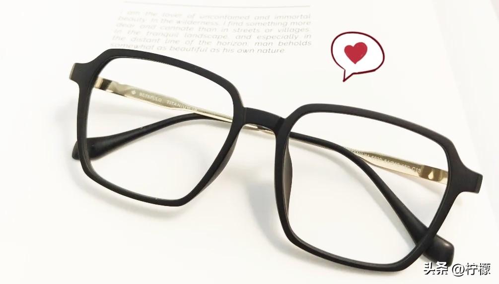 想过会是吃的，
但没想到315最先被爆出来的，
竟然是眼镜，感觉家长的天都要塌了