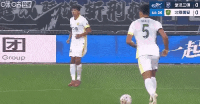 优秀的射手，一次机会就可以把握住话说电梯战神这拜托和传中，有点返老还童中超联赛热