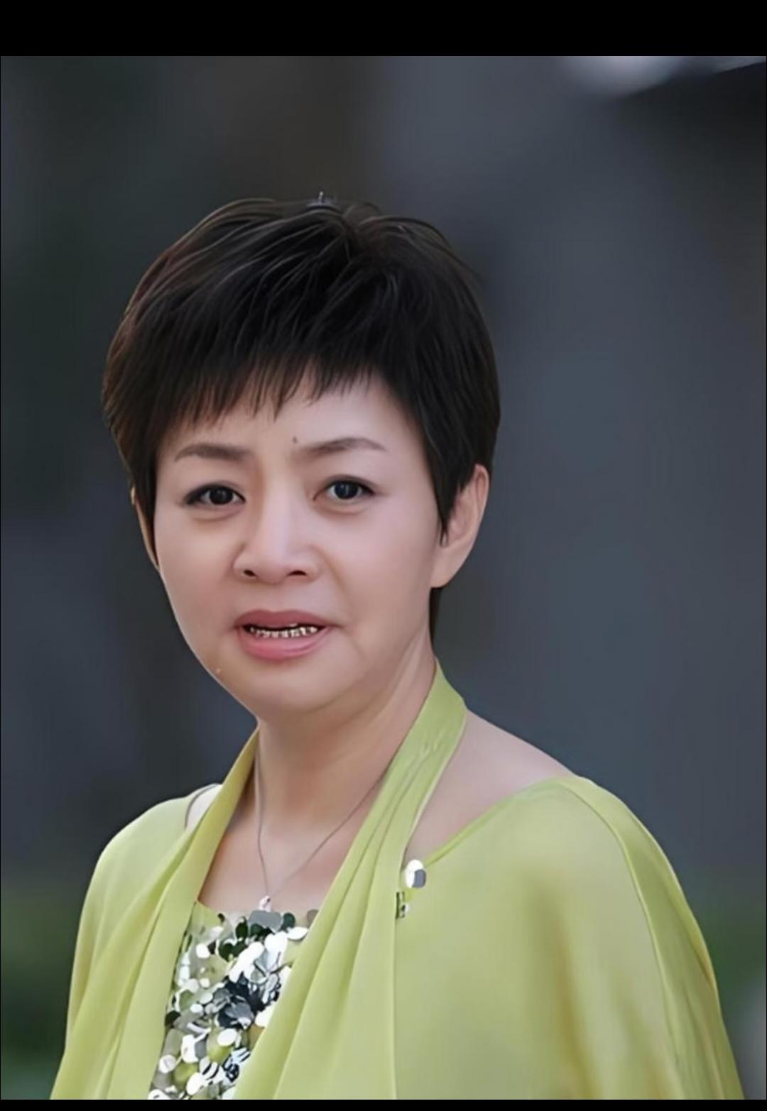 任何行业做到顶尖都是家财万贯，宋老师在娱乐圈摸爬滚打肯定是有不少积蓄的！
最近曝