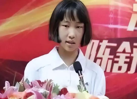 7岁上初中，12岁上浙大，她就是"广东神童"陈舒音 。陈舒音2004年出生在广东