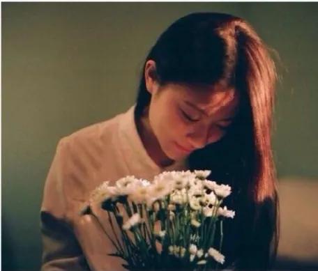 一对夫妻离婚后，女儿判给了妈妈，爸爸每月支付1100元抚养费。
 
可女儿考上大