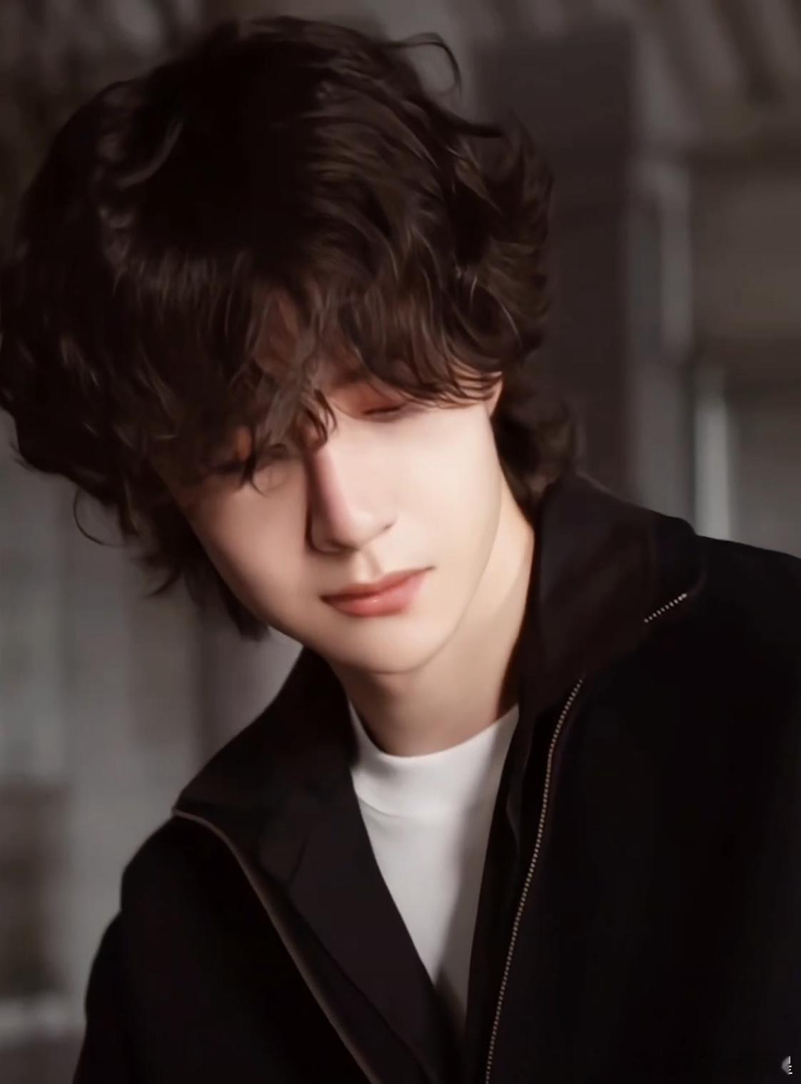 王一博 春晚真的吗，王一博真的肯短暂放弃爬山🧗回内娱了嘛！期待住了！！！