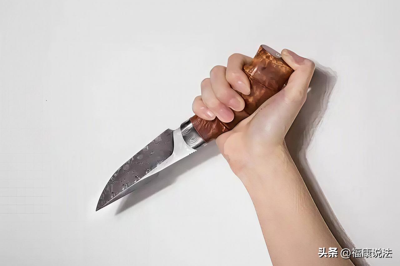 “好一个防卫过当！”陕西洛南，女子分手后，前男友上门纠缠，让女子出钱给他父母买衣
