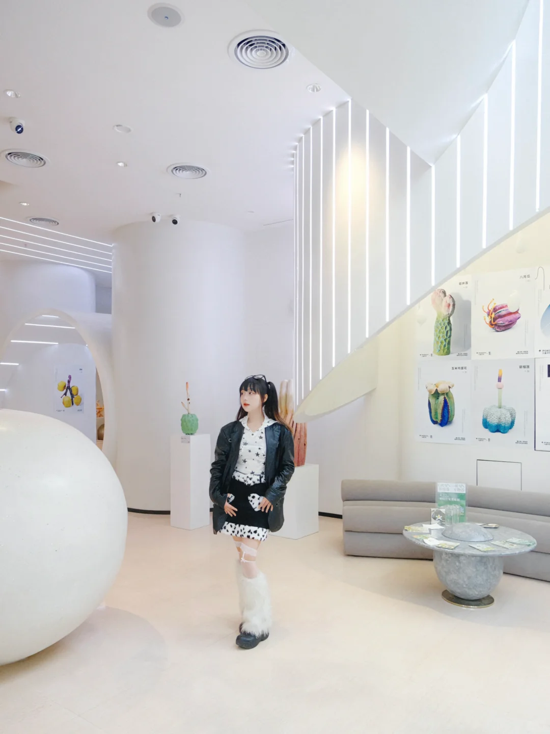 重庆0️⃣元新展！巨型木雕艺术与甜品跨界碰撞