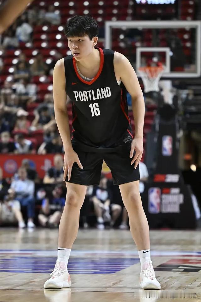 大家对杨瀚森首秀打几分呢？？？晒图笔记大赛今日杨瀚森在NBA首秀全场得到10分4
