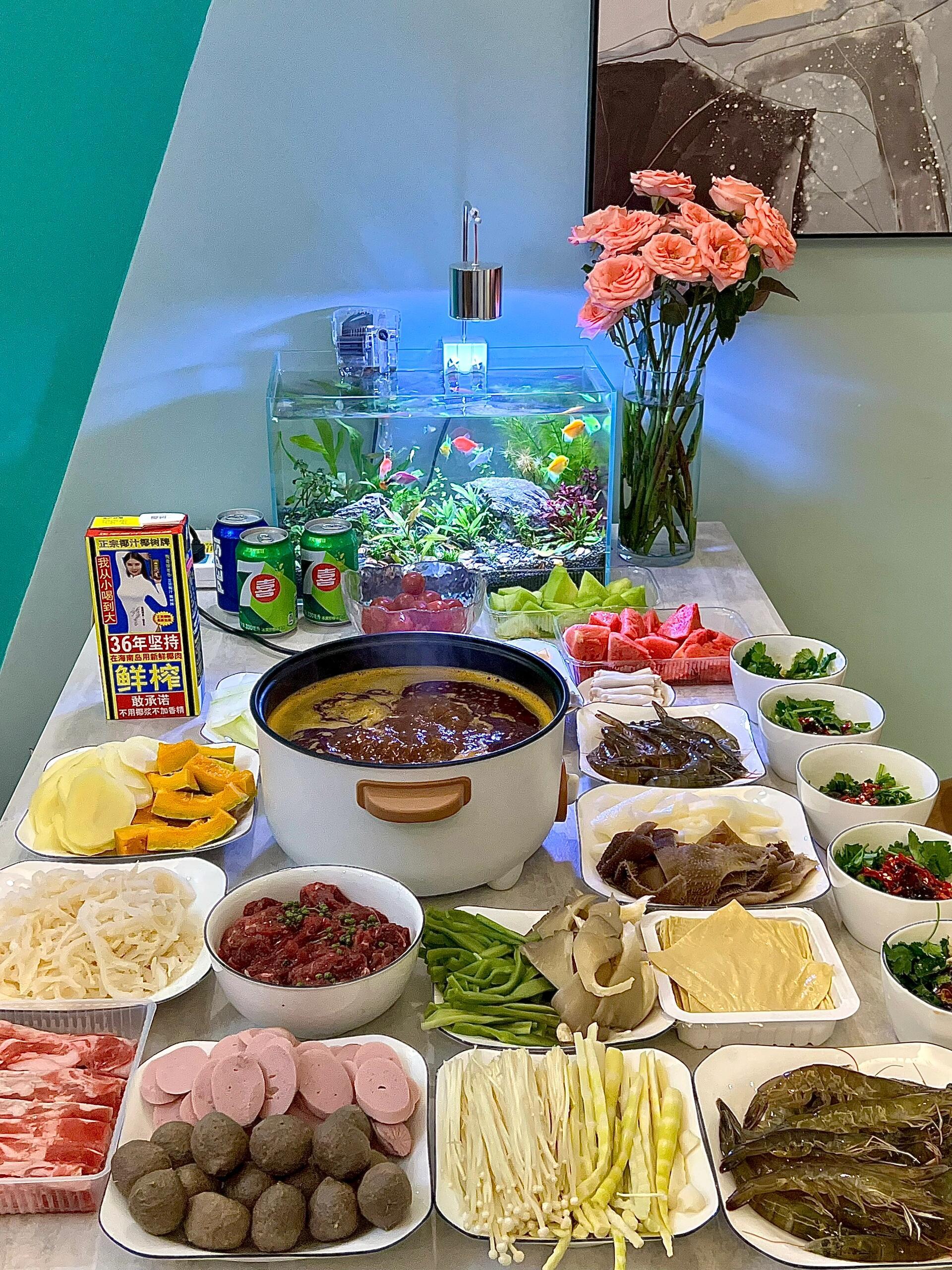 夏天=火锅+西瓜+空调💙🌿🍉放假约朋友宅家吃火锅🍲简直不要太快乐啦🍲食