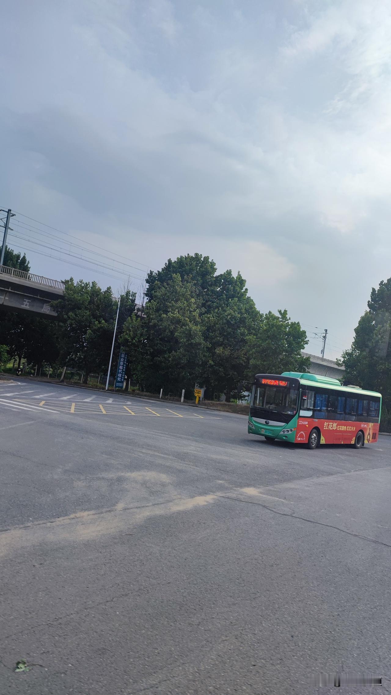 8月14日下午，17点左右，在开封市和郑州市交界处，从开封的23路公交车换乘中牟