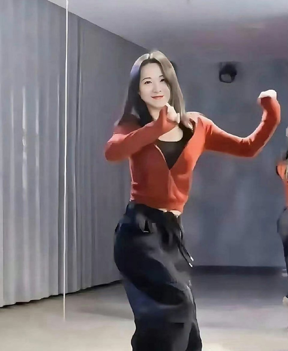 这真的是贾玲吗？满满的少女风啊，这状态绝了 