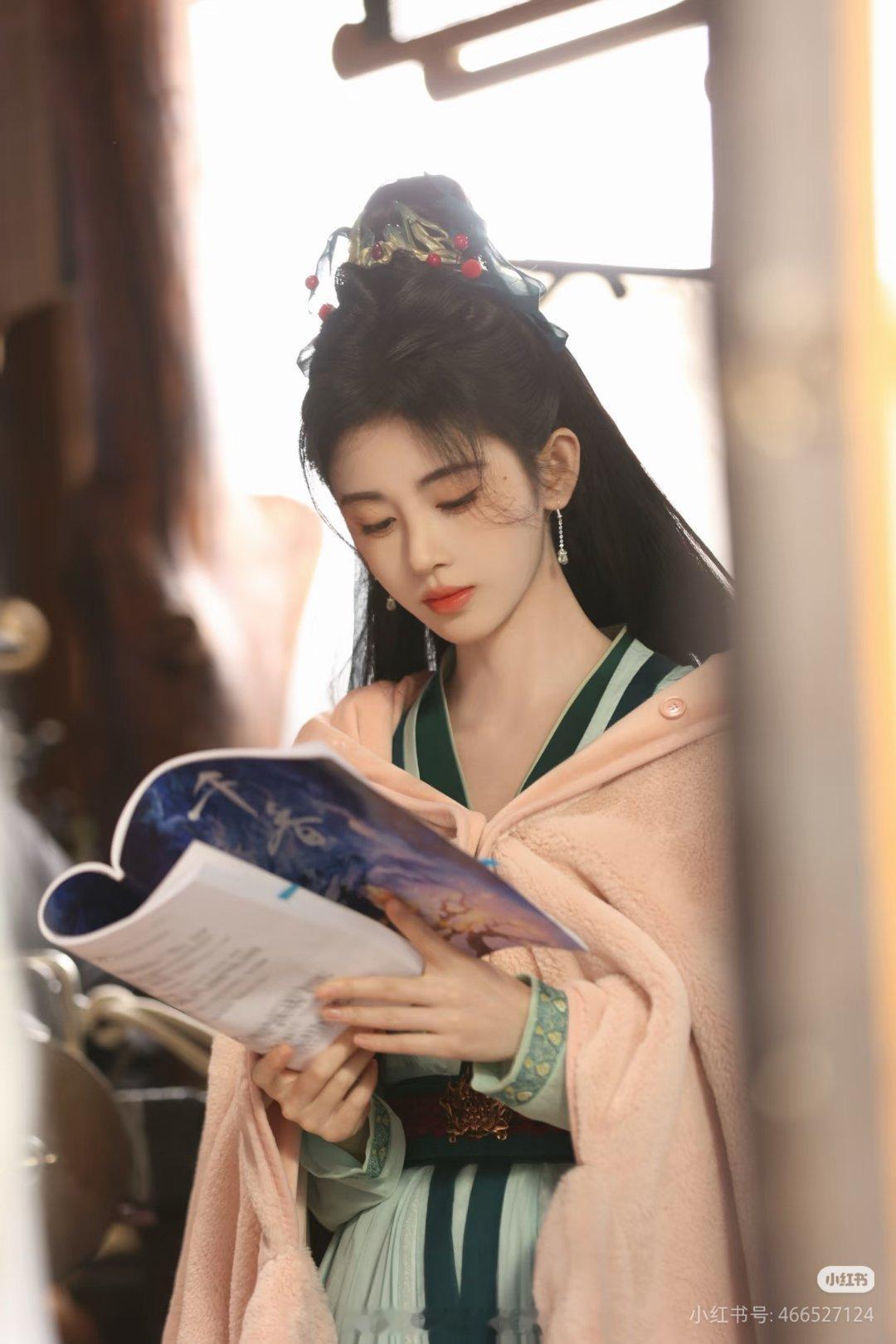 月鳞绮纪 jjy鞠婧祎露芜衣jjy鞠婧祎姜黎非jjy鞠婧祎“她并不高冷，她只是把