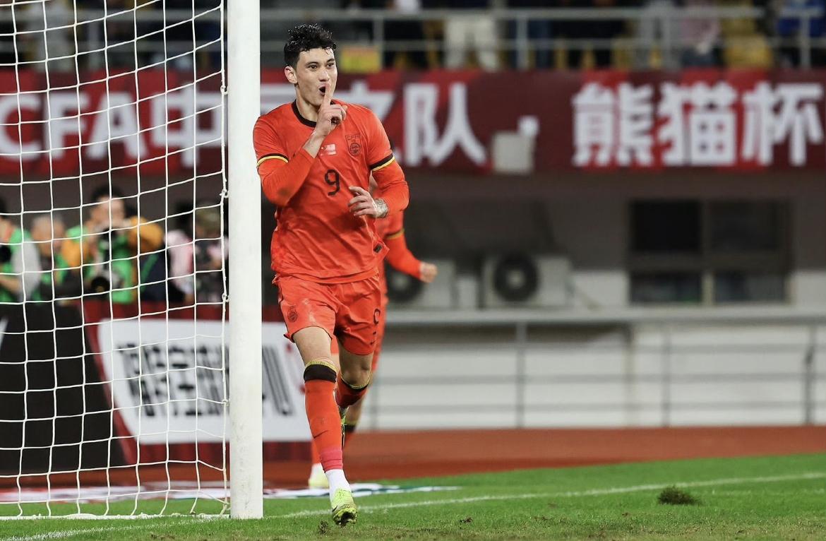 只待官宣！国足锋霸拜合拉木转会成都蓉城！
此前成都蓉城的队长周定洋转会至深圳新鹏