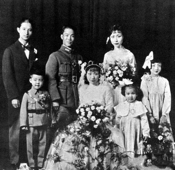 1925年，外出7年的陈诚终于回家，妻子迫不及待脱掉衣服爬到床上，谁知却被陈诚一