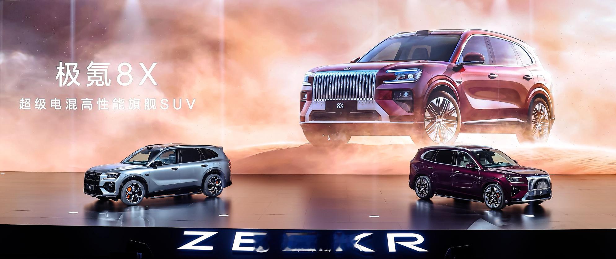 极氪8X定位是“杭州湾卡宴”，所以必须在底盘上下不少功夫：闭式双腔空气悬架、双阀