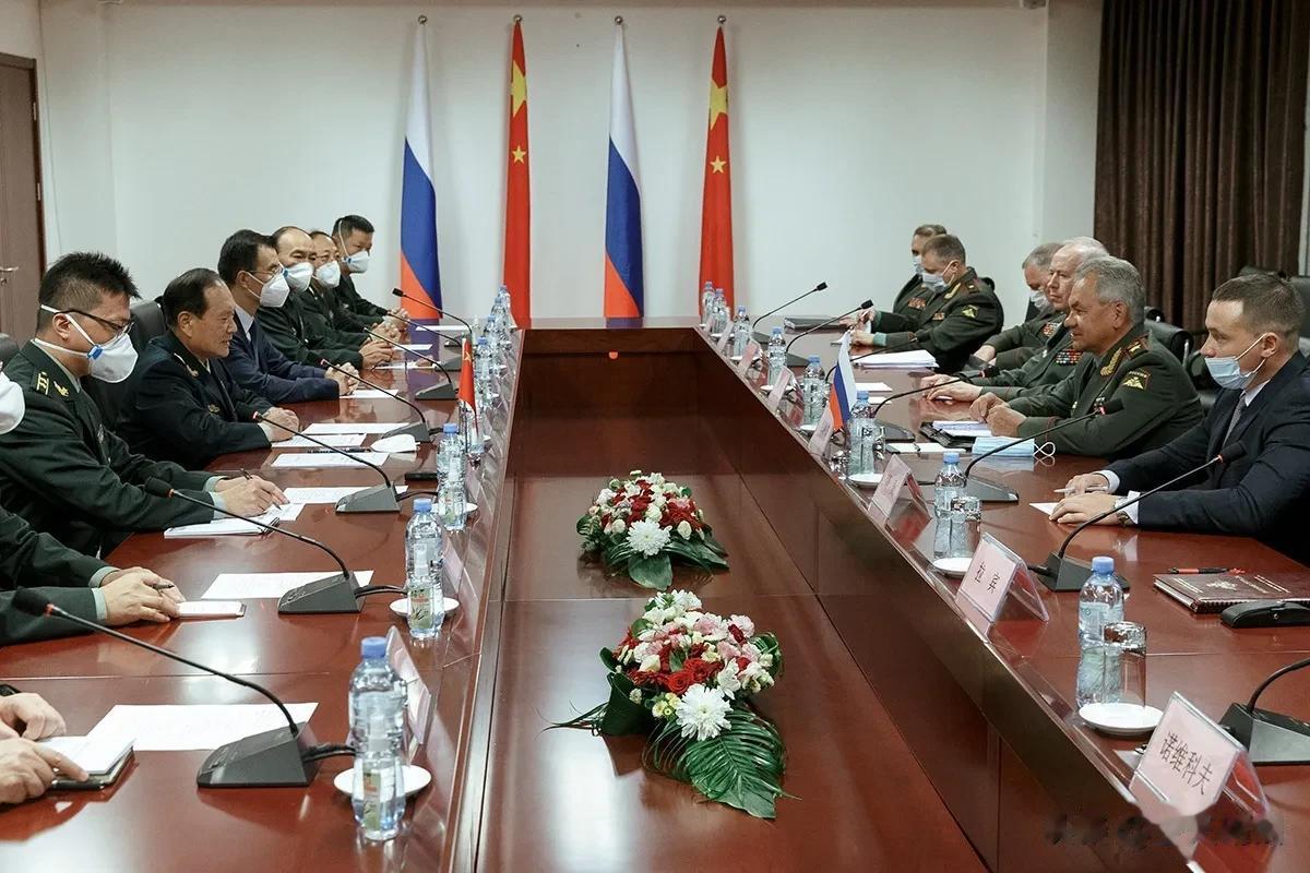 俄罗斯国防部长绍伊古与中国国防部长魏凤和会谈时称，已经收到赴中国参加演习的邀请。