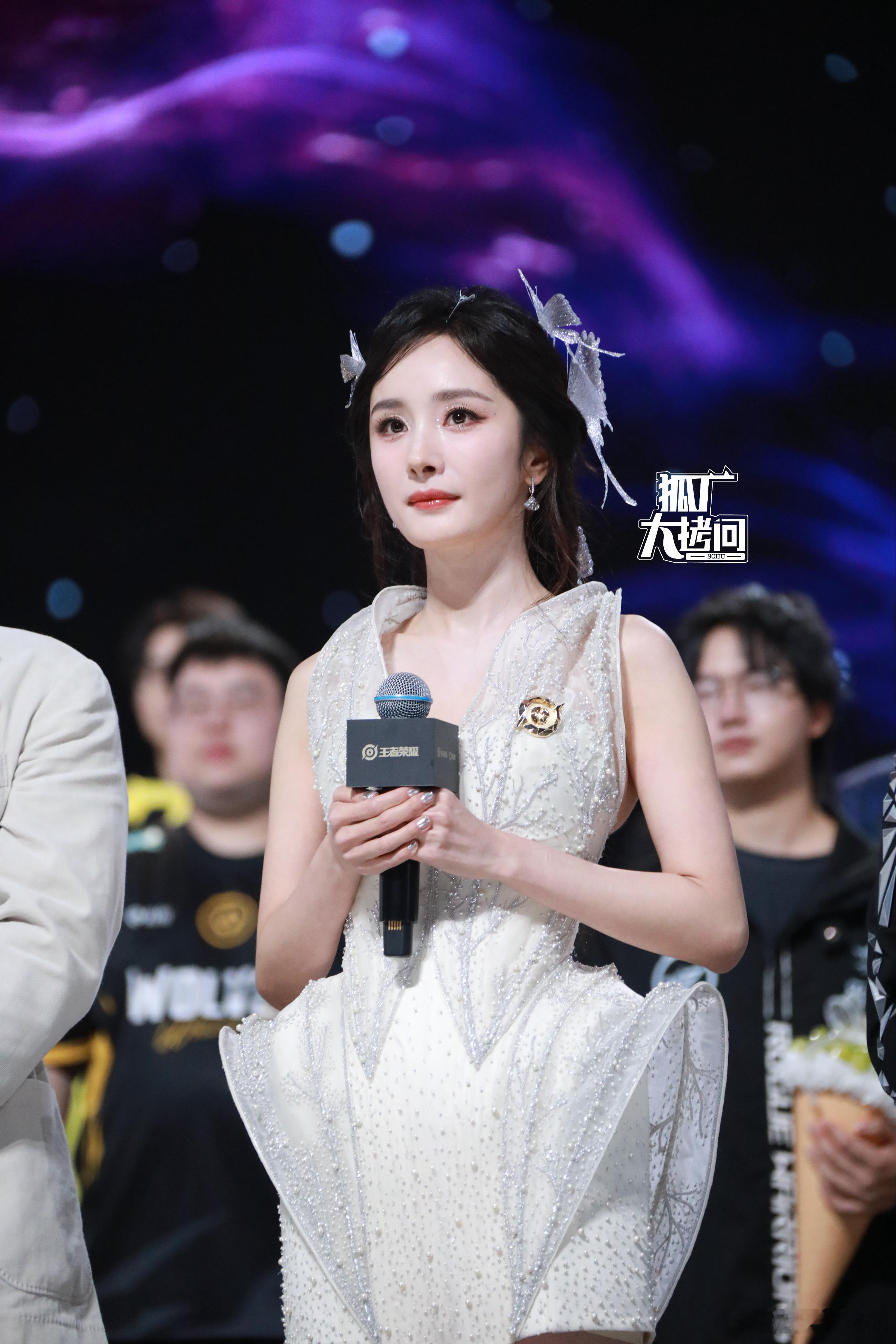 仙女mi🤍🤍🤍化妆：金鹤龙🧏‍♂️杨幂[超话]杨幂她的无限可能她说世界 