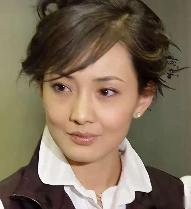 2007年，牛莉生下一女，在一次吵架的过程中，她怒气冲冲地问老公刘亚东：“你比我