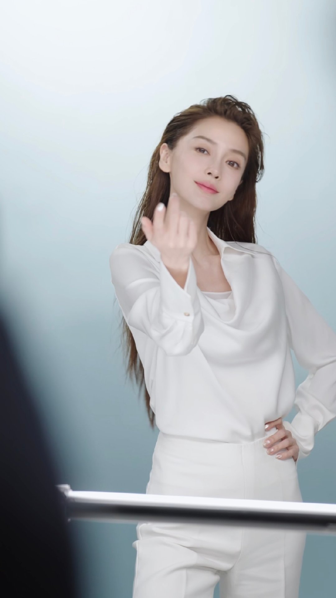 Angelababy生图有多权威 谁懂啊！贴头皮造型加怼脸镜头，Angelaba