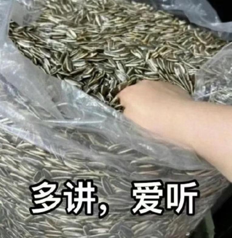 低智商犯罪还吃瓜呢抓你的来了 张一昂李茜差点翻车，即兴演了出情侣吵架。嫌疑人吃瓜