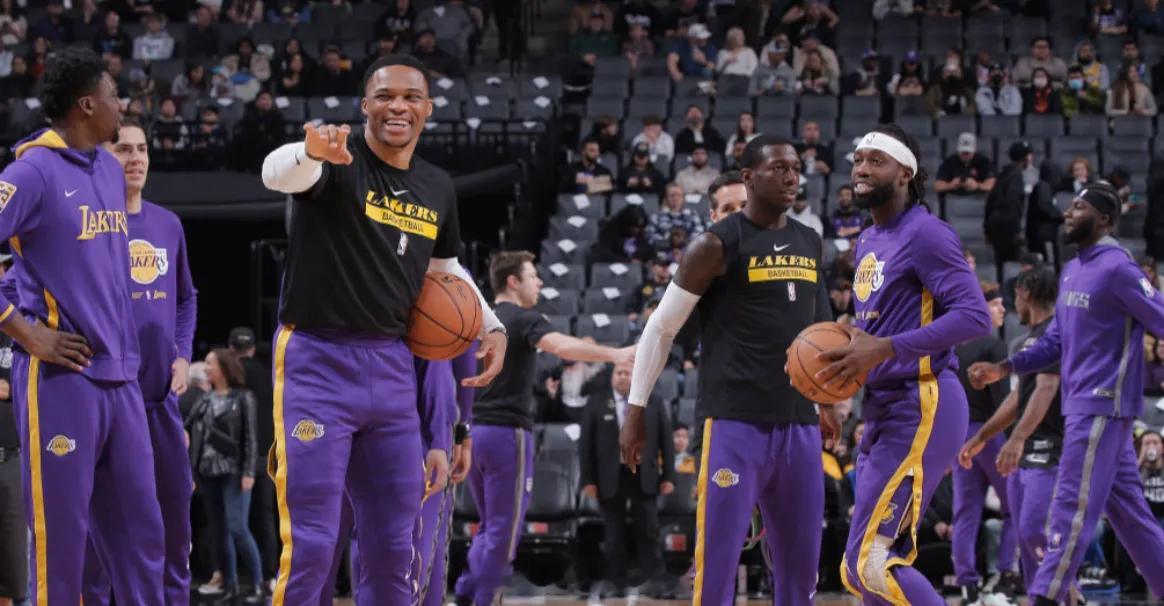 前NBA球员贝弗利在一档播客节目中谈到了不久前宣布退役的传奇后卫拉塞尔-威斯布鲁