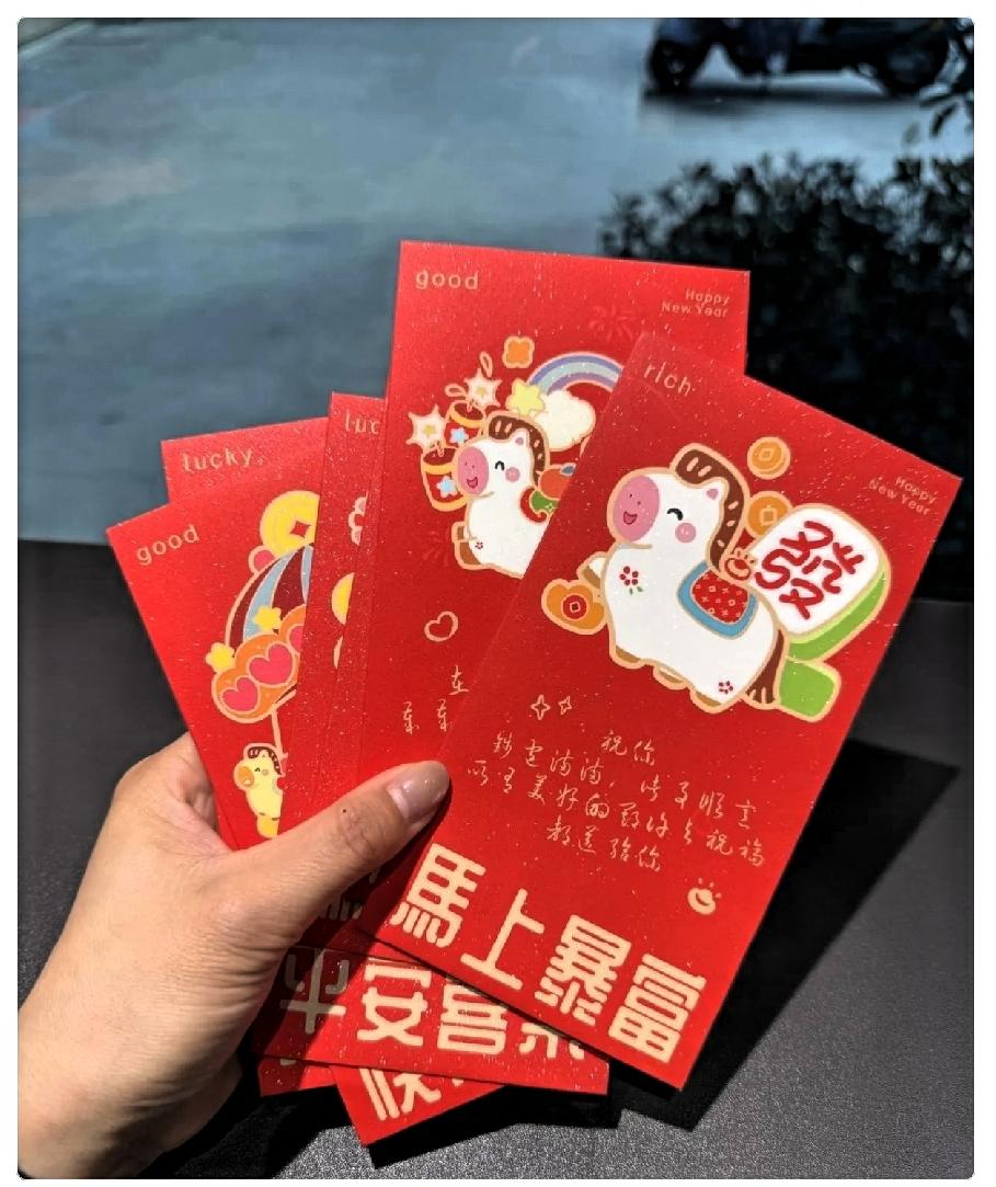 过年回家，记住四个字：给钱、闭嘴！
 
很多人觉得给父母红包不孝顺，其实孝顺没有