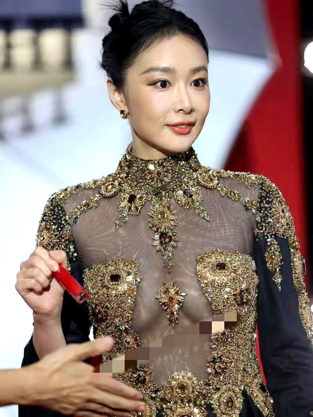 都说高叶风情万种，其实是衣服选对了人。

她红毯上那些低V、透视裙，都是品牌方指