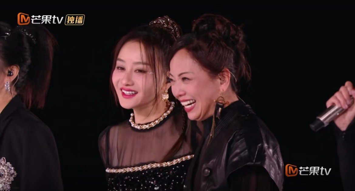希望以后能像她们两个一样，成团夜开开心心🥰好心态决定女人一生。 ​​​